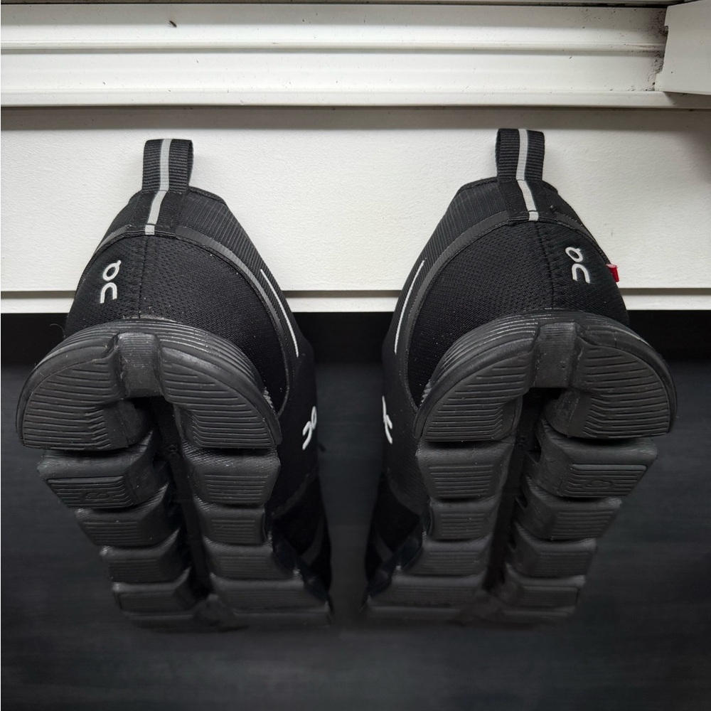 On Running Men's Black Cloud 5 Waterproof Size 11 - Picture 9 of 9